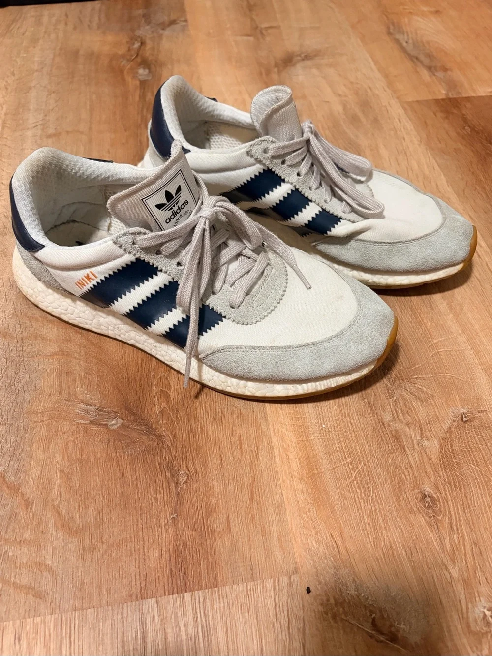 adidas Men’s Iniki runner White & Navy Sneakers size 9.5